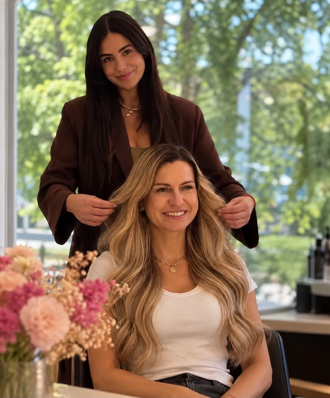 Stylistka Muse Hair z klientką w salonie